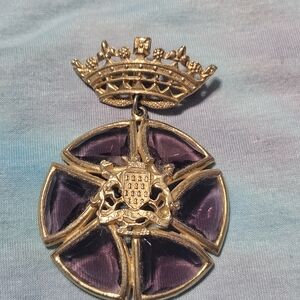 Heraldic Regal Gold Tone and Purple Glass Crown Brooch Vintage Clasdic Pin